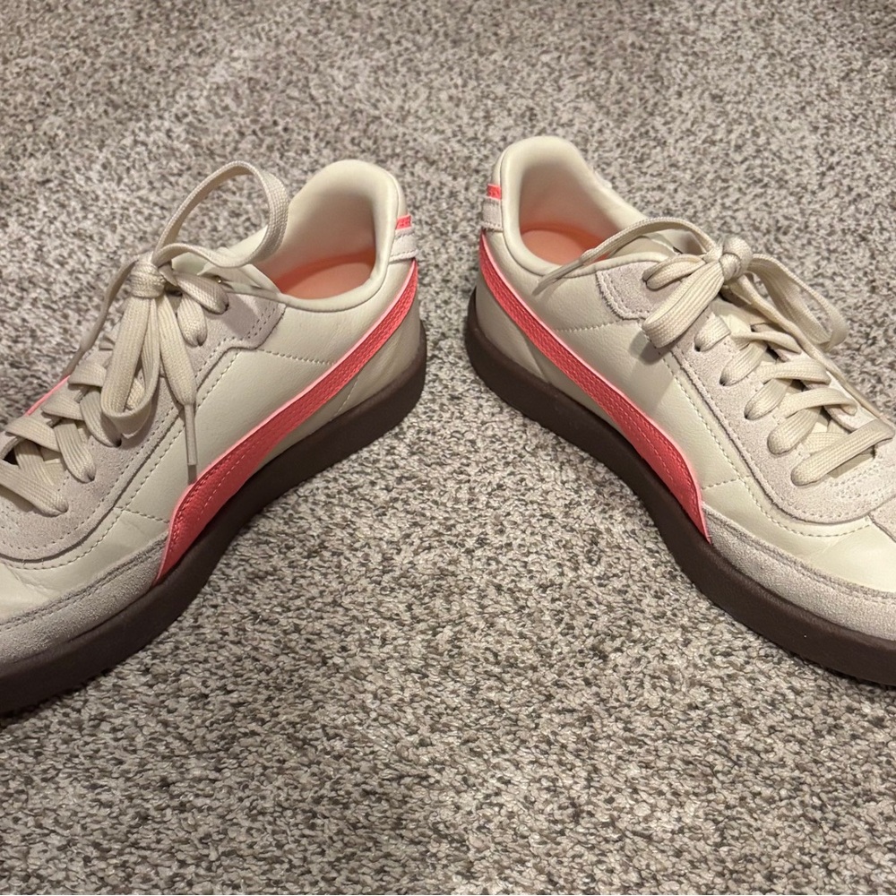 Puma Women's Cream and Pink Sneakers
